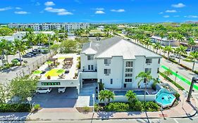 Naples Park Central Hotel